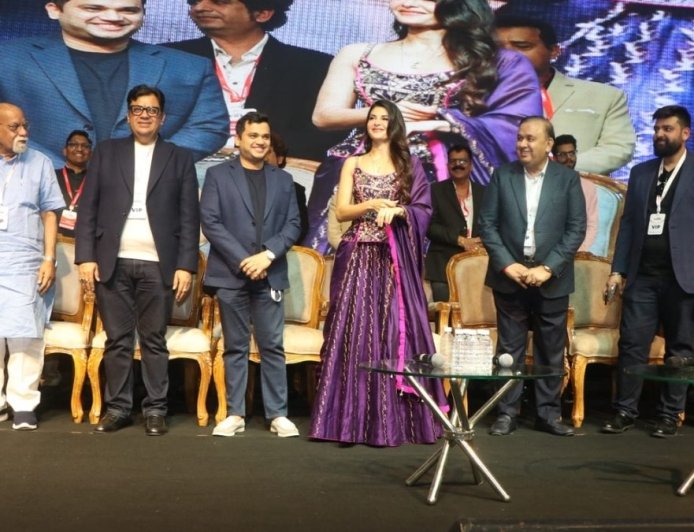 Jacqueline Fernandez Joins Lux Cozi’s Grand Indore Meet, Over 2000 Retailers Attend